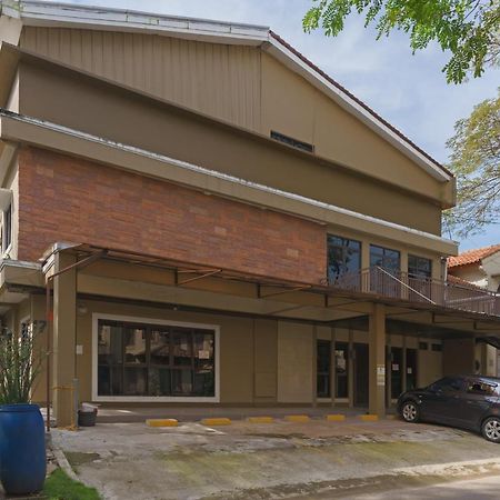 Koolkost Syariah At Taman Simprug Cikarang Hotel Bekasi Exterior photo